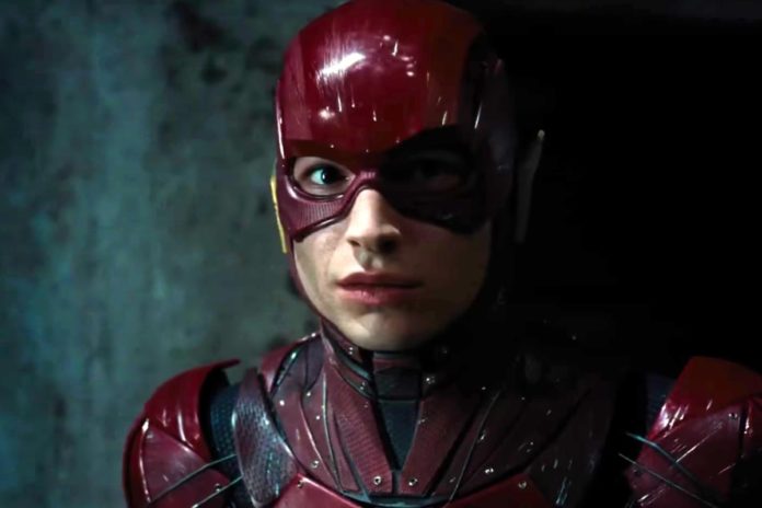 Ezra Miller como The Flash, em Liga da JustiÃ§a.